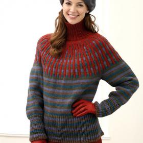 Пуловер с круглой цветной кокеткой спицами